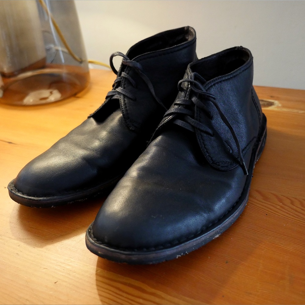John Varvatos Black Leather Chukka - Picture 6 of 13